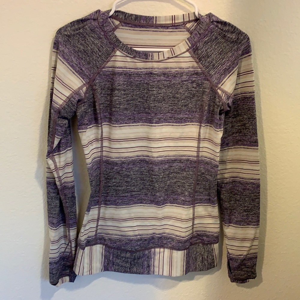 Lululemon Top, great colors, thumbholes, pocket on the back with zipper 💪